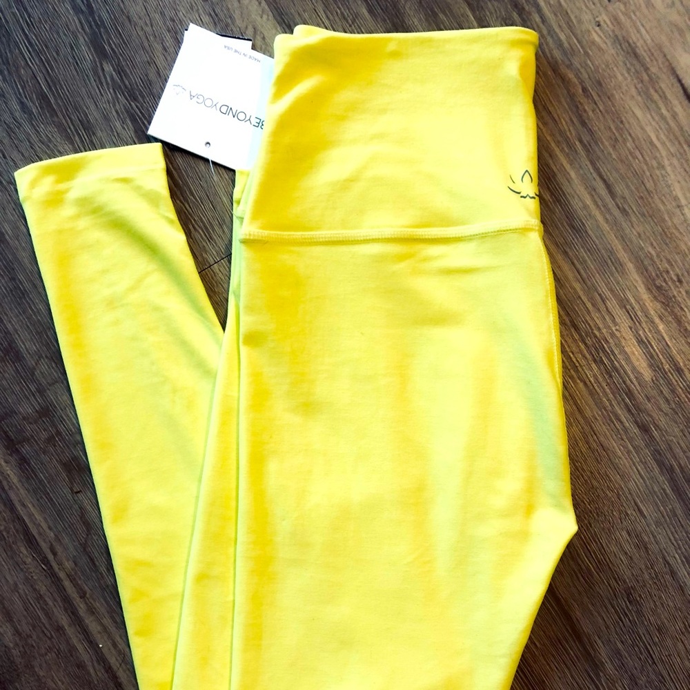 Lemon 🍋 yellow yoga 👖